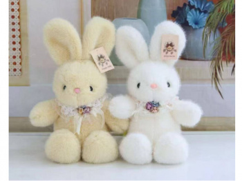 им Зайка арт. YE25910-4/5 Пушистый цвета микс в белом воротничке 35 см в пак.)