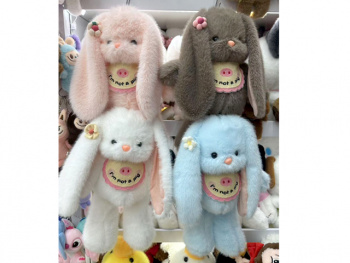 им Зайка арт. УЕ250910-7 В слюнявчике с длинными ушами 45 см цвета микс в пак.)