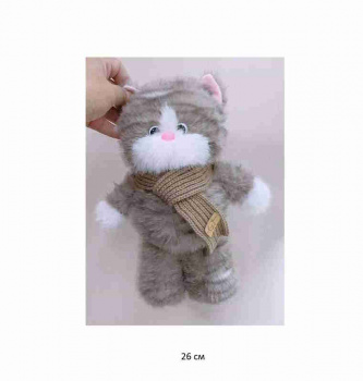 им Кот арт. YE25219-2-3 Пушистый полосатый серый в шарфе муз. 26 см в пак.)